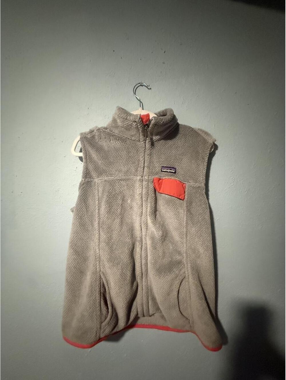 Patagonia gray fleece vest with pink trim women’s xl